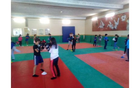 INITIATION A L'ECOLE ELEMENTAIRE DE ST JEAN DE BOURNAY